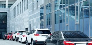 השוואה מקיפה בין רכבים חשמליים ומשולבים: טווח, עלות וביצועים בישראל